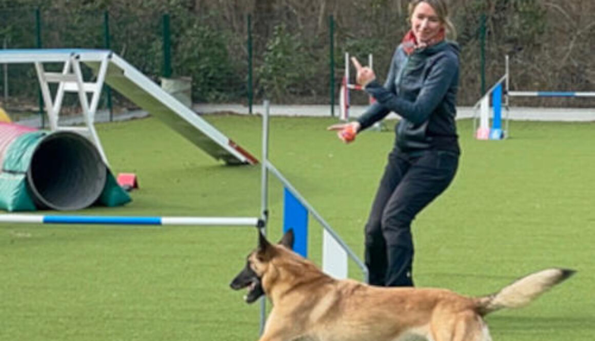 Betty Peillex - équipe AoA éducation canine et formation - Formation professionnelle en éducation canine, éducation canine pour particuliers, garderie pour chiens.