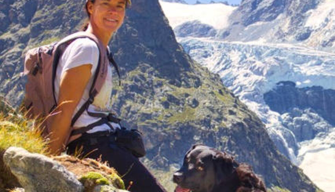 Caroline Manzano - équipe AoA éducation canine et formation - Formation professionnelle en éducation canine, éducation canine pour particuliers, garderie pour chiens.