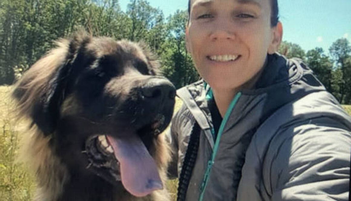 Chrystel Clouzet - équipe AoA éducation canine et formation - Formation professionnelle en éducation canine, éducation canine pour particuliers, garderie pour chiens.