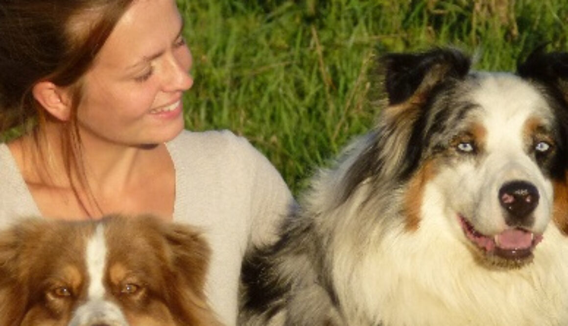 Sandrine Verneaut - équipe AoA éducation canine et formation - Formation professionnelle en éducation canine, éducation canine pour particuliers, garderie pour chiens.